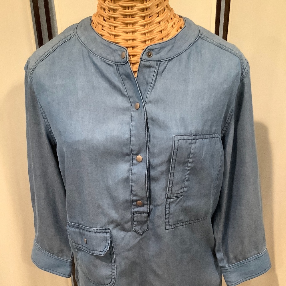 Trina Turk Blue Chambray Top Size Medium